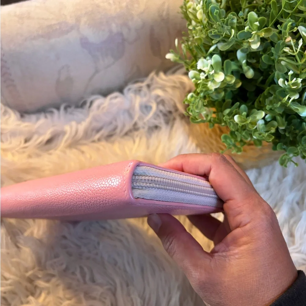 🩷Chanel Zip around Wallet in Pink Caviar leather🩷Cute summer colour. Authentic - Picture 6 of 17